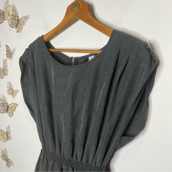 ๐ฆ๐ DIVIDED | Gray Black Cinch Waist Midi Dress - Picture 3 of 9